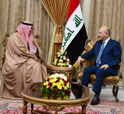 صالح يؤكد على تعزيز العلاقات مع الكويت