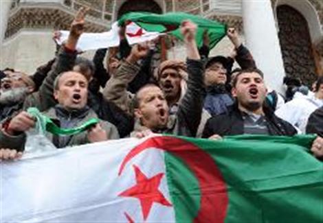 تواصل الاحتجاجات في الجزائر رغم وعود بوتفليقة
