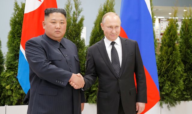 بوتين يدعو إلى تخفيف التوترات في شبه الجزيرة الكورية