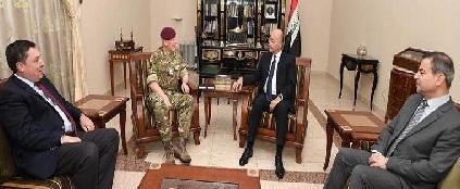صالح يلتقي مستشار وزير الدفاع البريطاني