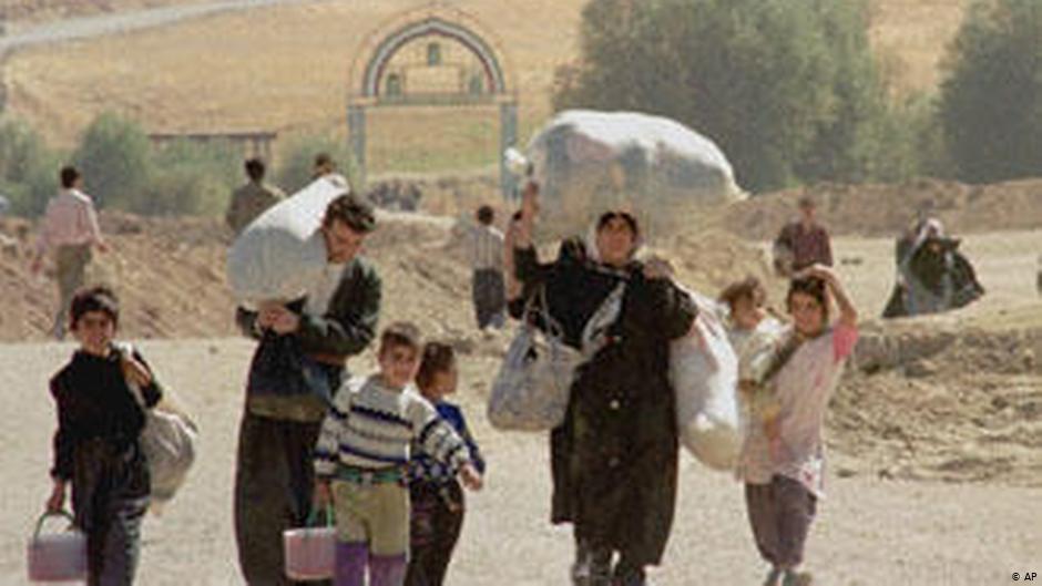 موجة نزوح من القرى الكردية الحدودية مع إيران بسبب عمليات القصف