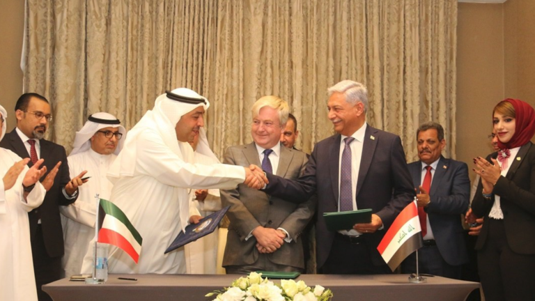 العراق والكويت يوقعان عقداً لتطوير الحقول النفطية المشتركة بين البلدين