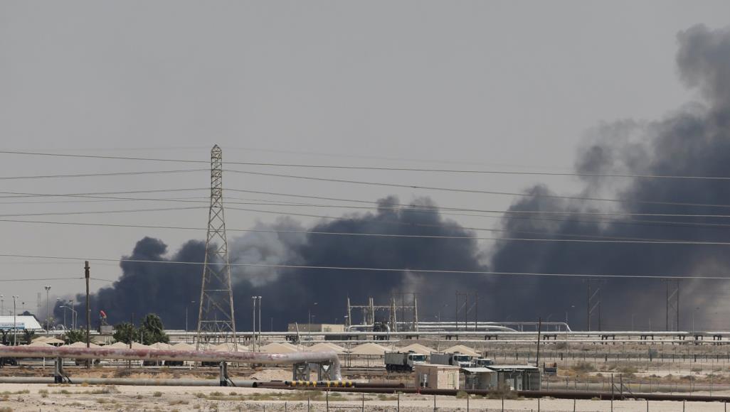 صحيفة:مسؤولين في السعودية يدرسون “احتمال” صواريخ إطلقت من العراق تجاه مواقع شركة أرامكو
