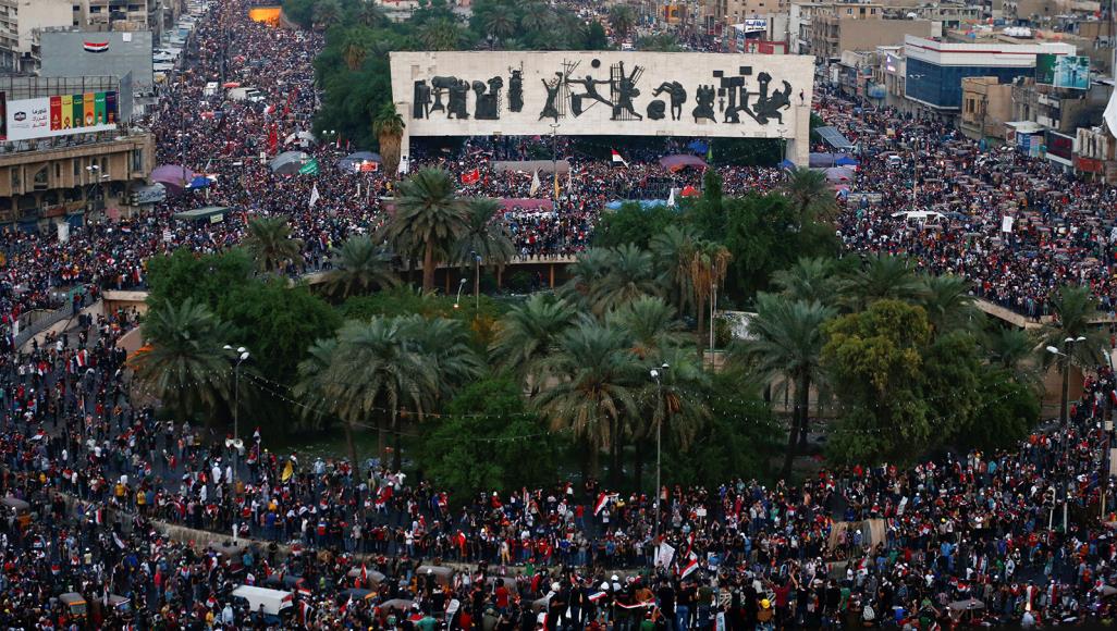 أيها المتظاهرون : اختاروا أما العراق وأما………..السيستاني