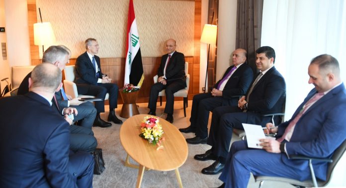 صالح وستولتنبيرغ يؤكدان على استمرار دعم العراق في مكافحة الإرهاب