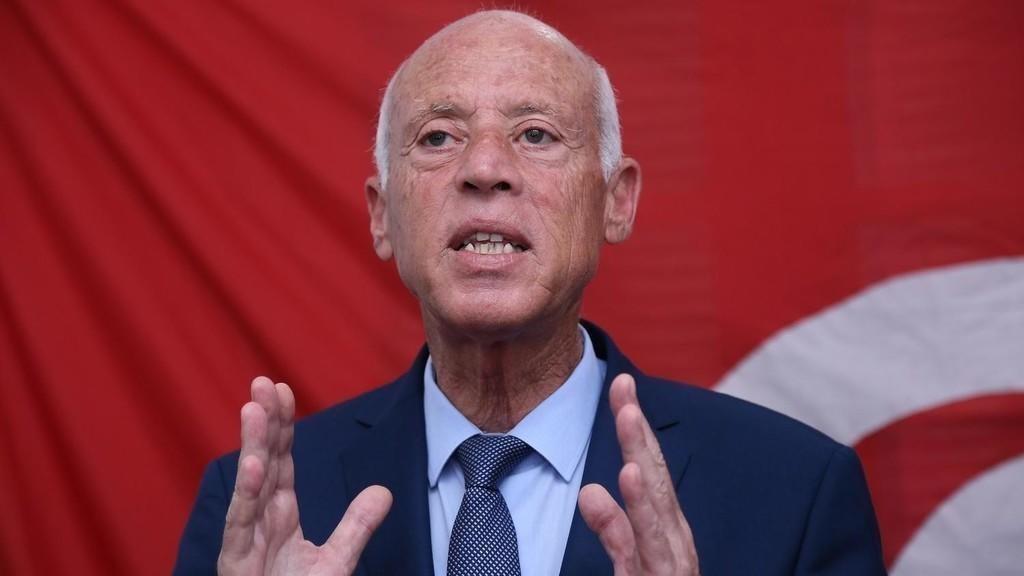 الرئيس التونسي يتوعد بحل البرلمان إن لم يمنح الثقة لحكومة الفخفاخ