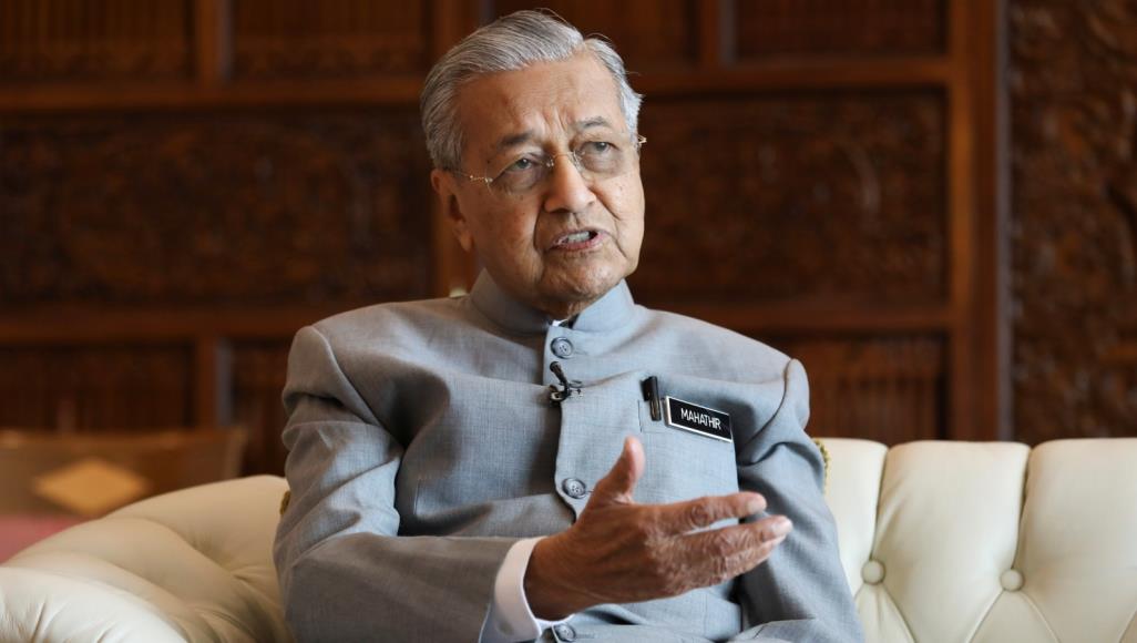 رئيس وزراء ماليزيا يقدم استقالته