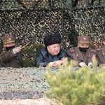 زعيم كوريا الشمالية “يتحدى” فيروس كورونا