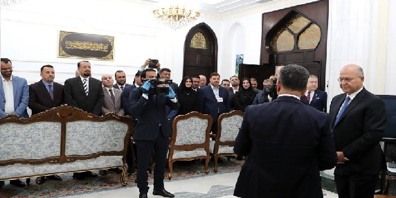 صالح يعرب عن تمنياته للزرفي في إكمال مهامه لرئاسة الوزراء