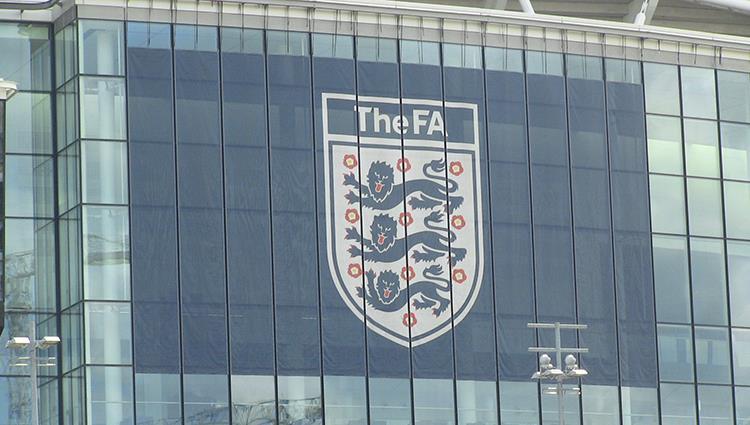 الاتحاد الإنجليزي لكرة القدم يدرس استكمال مباريات البريميرليج خارج البلاد