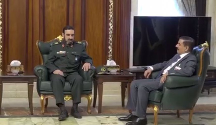وزير الدفاع والملحق العسكري الإيراني يؤكدان على الدفاع المشترك بين البلدين!