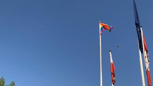 رفع علم المثليين في بغداد