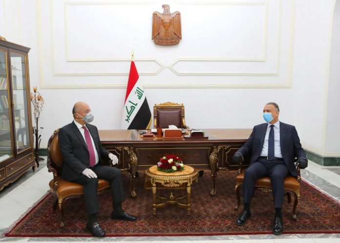 صالح والكاظمي يؤكدان على سياسة “متوازنة” بين العراق ومحيطه الإقليمي