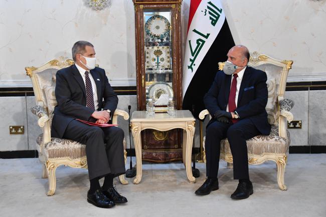 وزير الخارجية يؤكد للسفير الأمريكي الاستعداد العراقي لإجراء الحوار