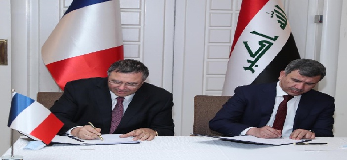 وزارة النفط توقع إتفاقية مع شركة “توتال” الفرنسية لتطوير القطاع النفطي