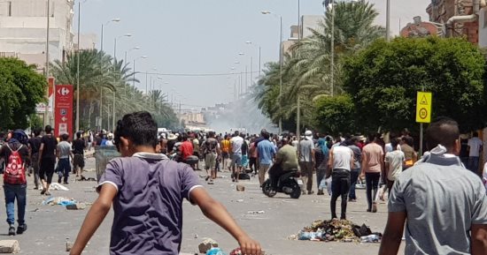 تجدد الاشتباكات بين المتظاهرين والشرطة في تونس