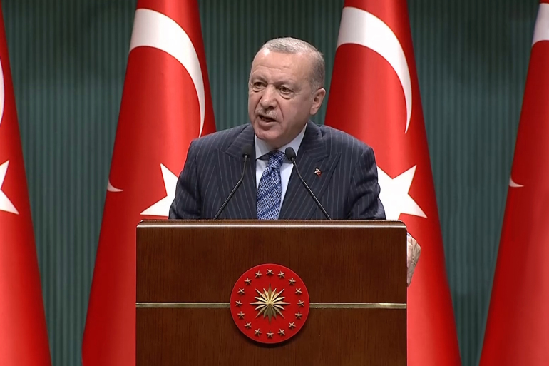 أردوغان يهدد باستهداف مخيم اللاجئين في مخمور!
