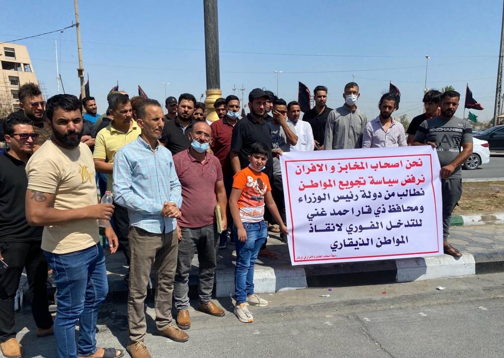 بسبب نقل أطنان من الدقيق إلى إيران..تظاهرة لأصحاب الأفران والمخابز على زيادة أسعار الطحين