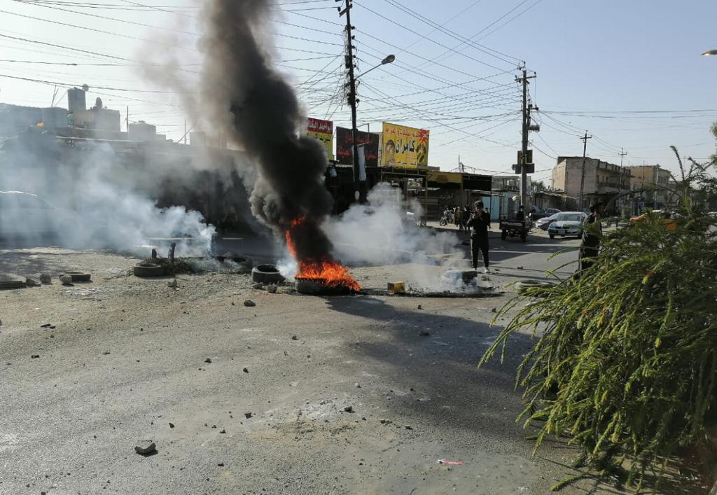 تظاهرة لأصحاب محلات الفواكه والخضر في كركوك ضد فرض “رشوة” من جماعات مسلحة