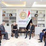 الأعرجي وبلاسخارت يبحثان أوضاع النازحين في مخيم الهول السوري