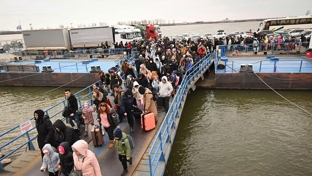 (12) مليون أوكراني نزحوا من مدنهم  المدمرة