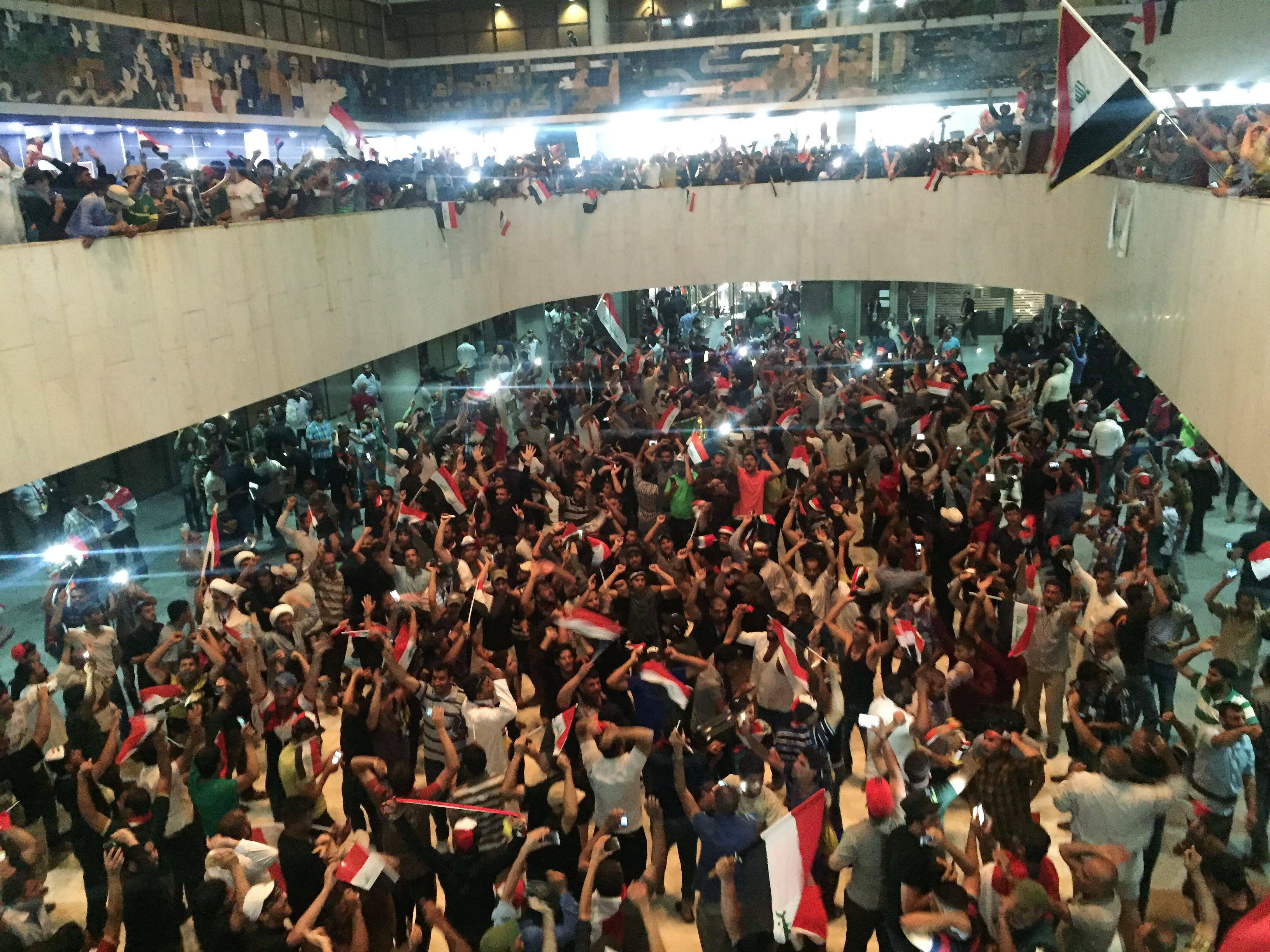 بين تراجيديا ومهزلة المشهد السياسي العراقي