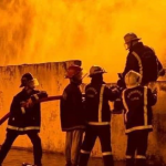 شرطة الناصرية توجه باعتقال المجاميع المسلحة التي ارادت إحراق الدوائر الحكومية