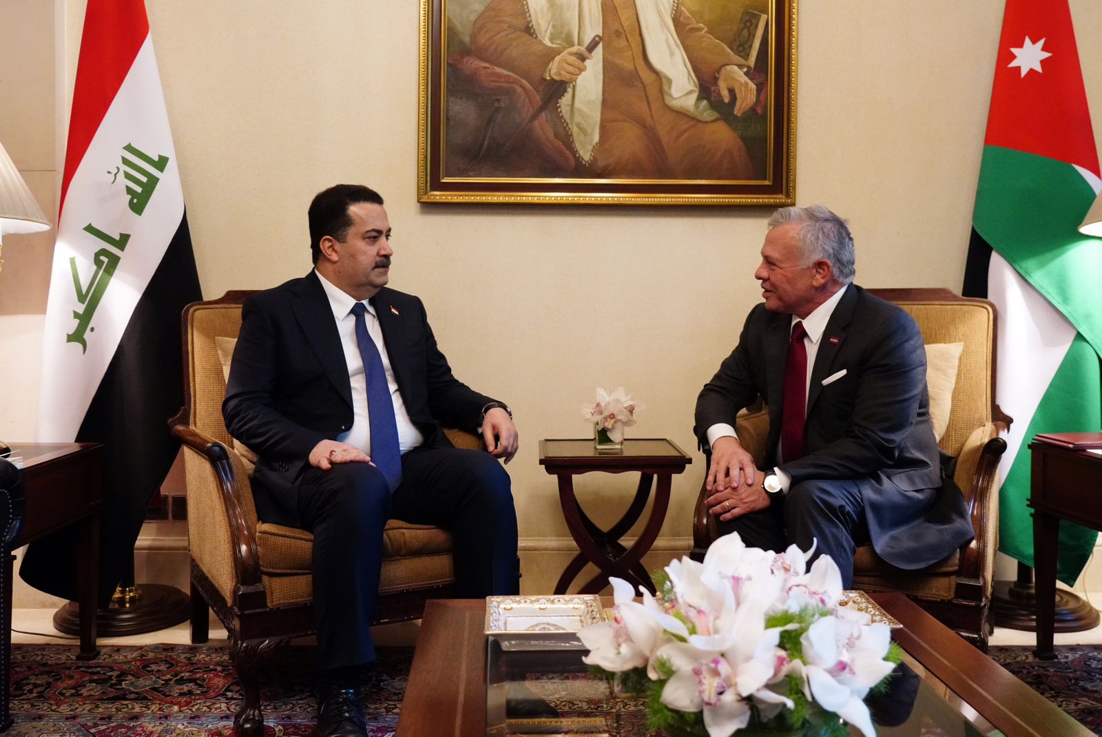 العاهل الأردني ورئيس الوزراء العراقي يؤكدان على تعزيز العلاقات بين البلدين