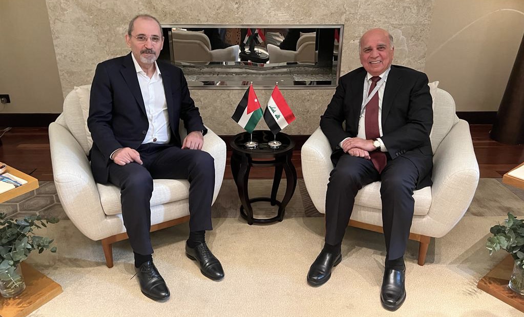 وزير الخارجية العراقي ونظيره الأردني يؤكدان على تعزيز التعاون بين البلدين