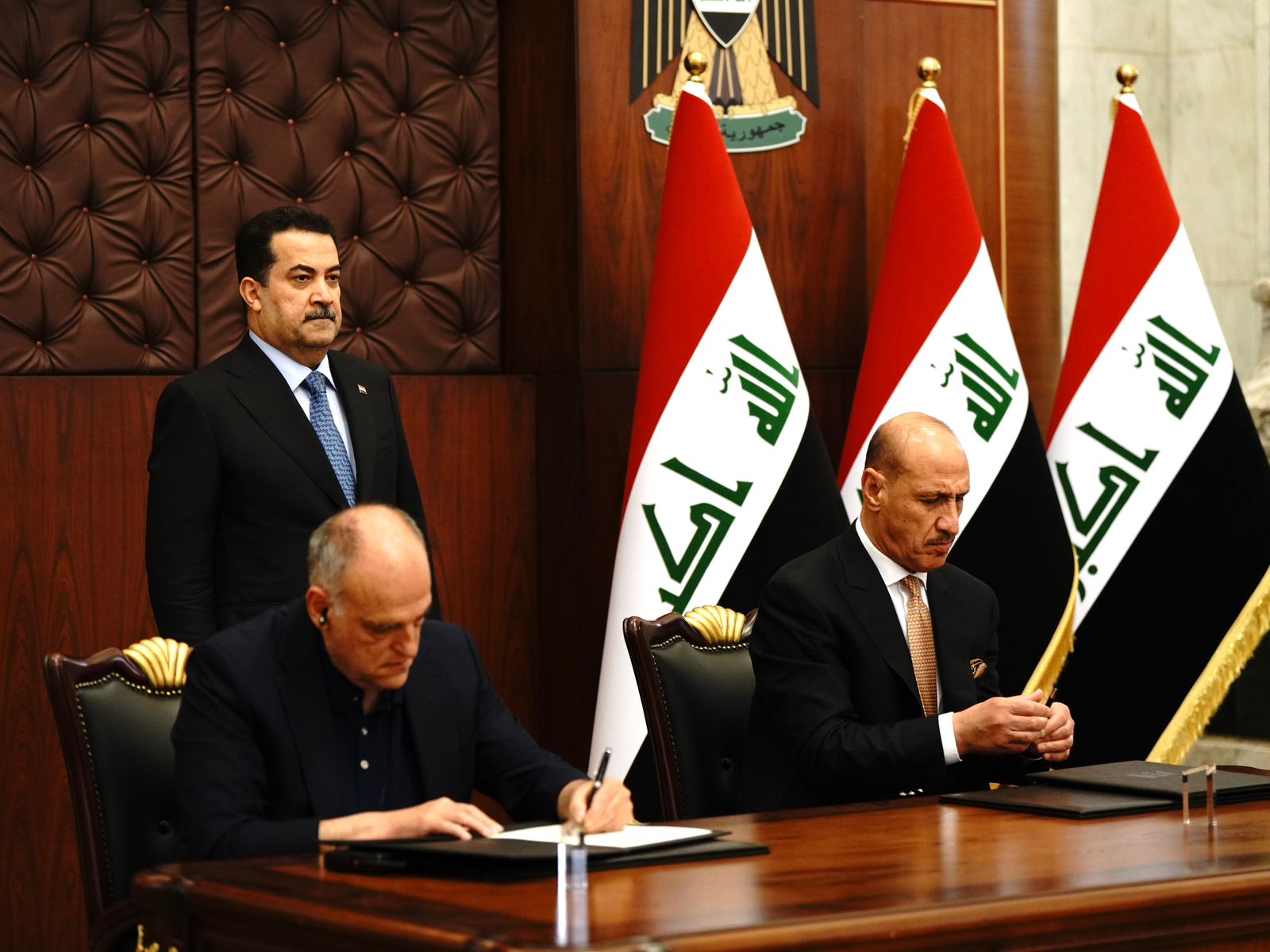 الرياضي السوداني يرعى توقيع عقداً بين الاتحاد العراقي لكرة القدم  ورابطة الدوري الإسباني
