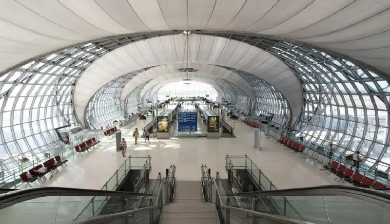 توقيف رجل في مطار بانكوك في حقيبته ثعابين