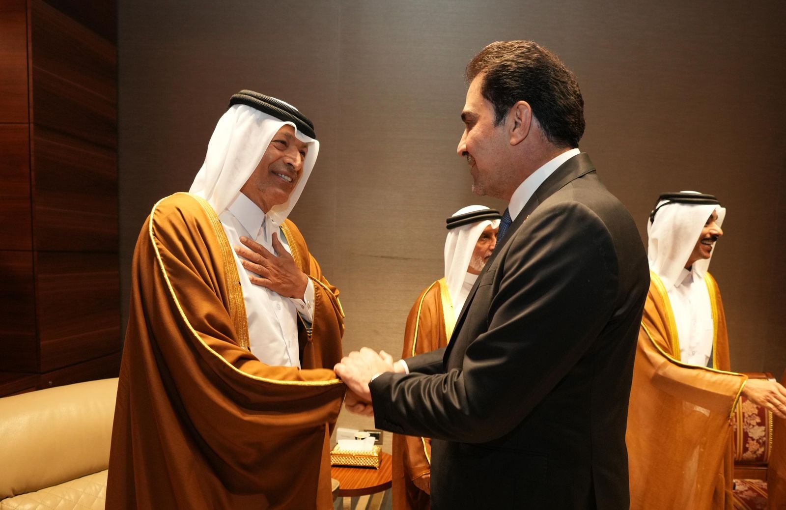 المندلاوي يدعو قطر إلى تعزيز التعاون الاقتصادي مع العراق