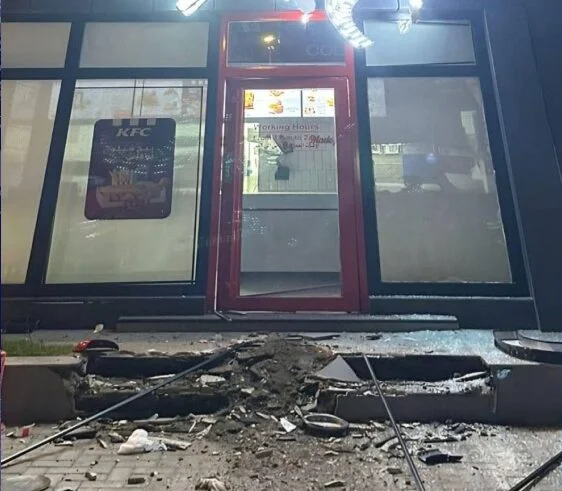 مصدر أمني:استهداف مطعم KFC بتفجير عبوة ناسفة في بغداد من قبل الحشد الشعبي