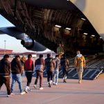 كولومبيا ترفض التعامل الأمريكي مع المهاجرين كأنهم مجرمين