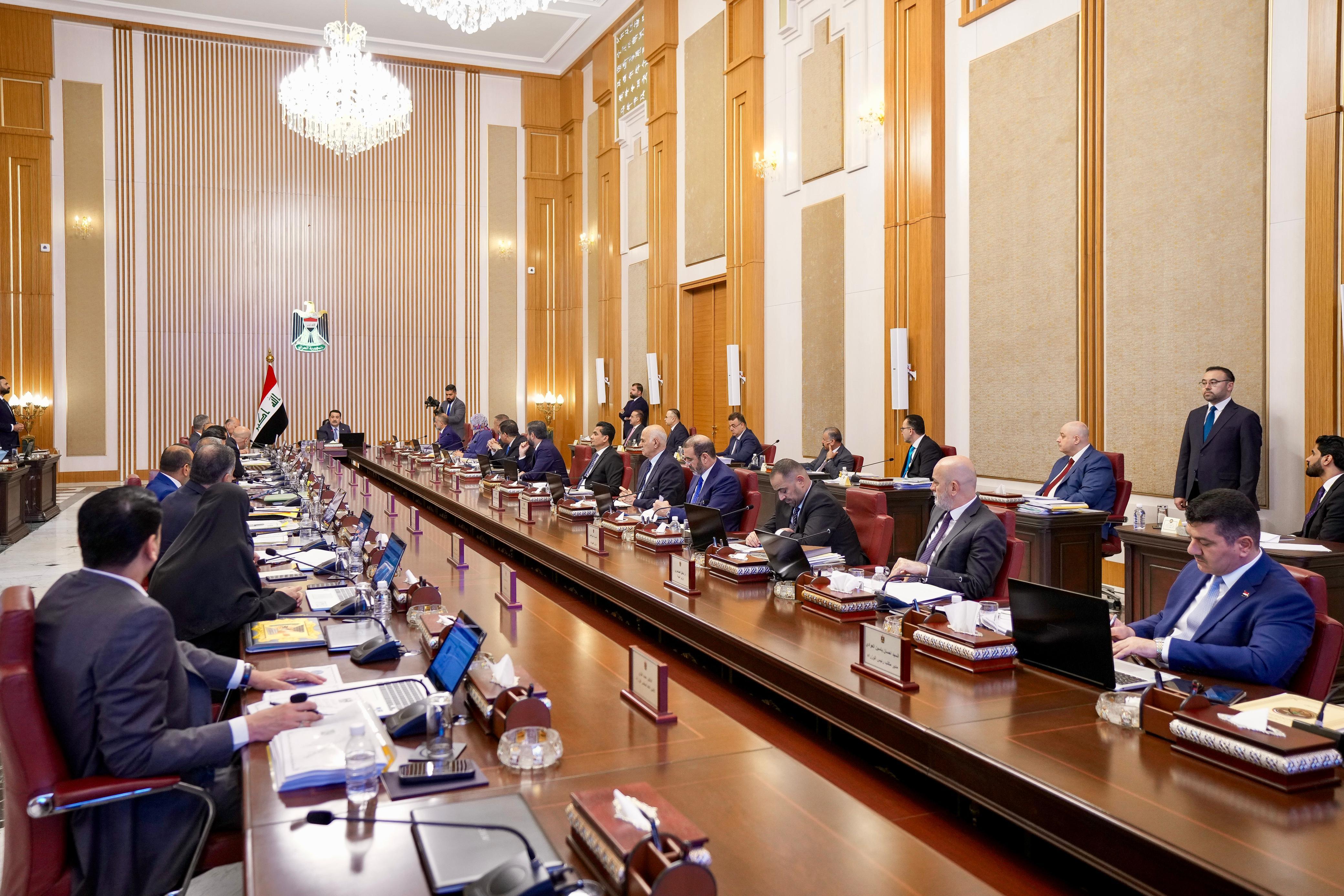 مجلس الوزراء يقرر تخويل وزارة الكهرباء صلاحية التعاقد المباشر