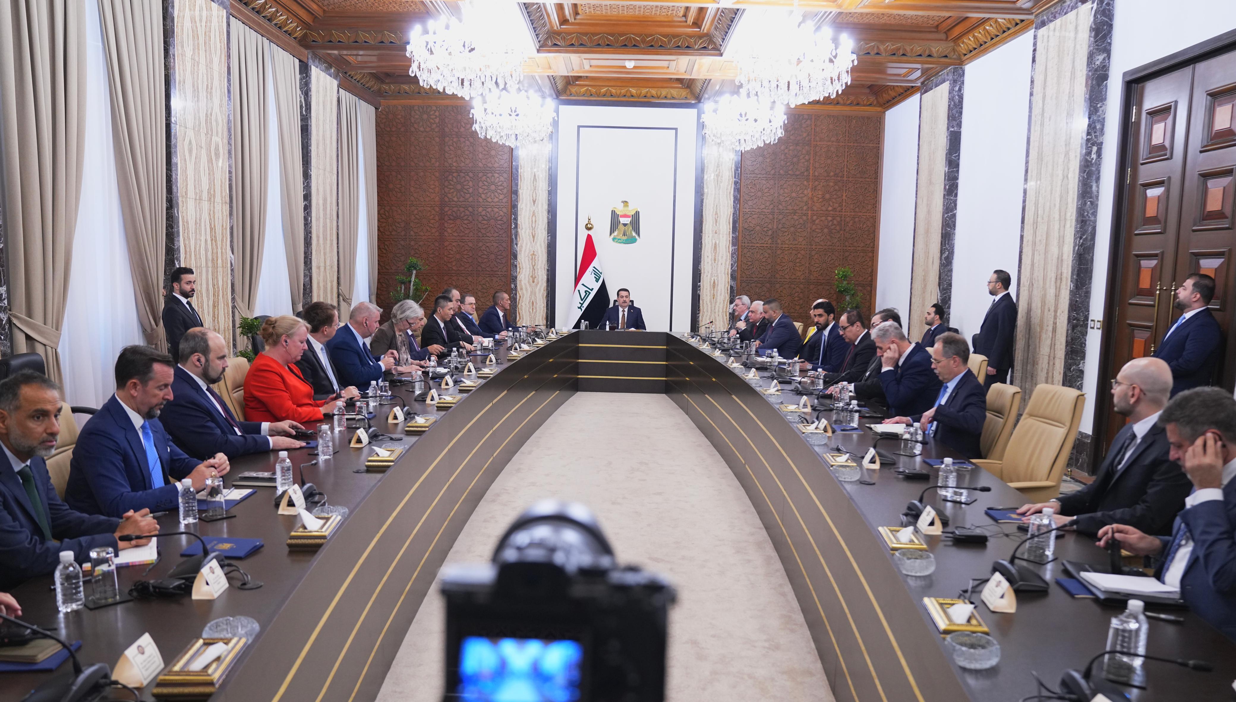 السوداني لسفراء دول الاتحاد الأوروبي:الحشد الشعبي تحت سيطرتي والعراق مستقر أمنيا!!