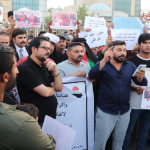 العراقيين يتظاهرون رفضا لبيع قناة خورعبدالله للكويت من قبل مجموعة من الخونة السراق