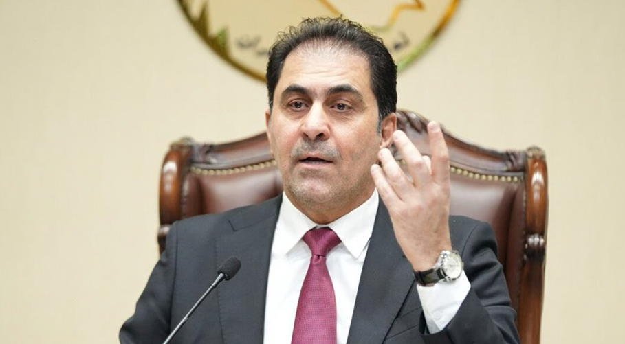 بغياب النواب السنّة والأكراد..ولايتي يعلن إنهاء القراءة الثانية لقانون الحشد الإرهابي