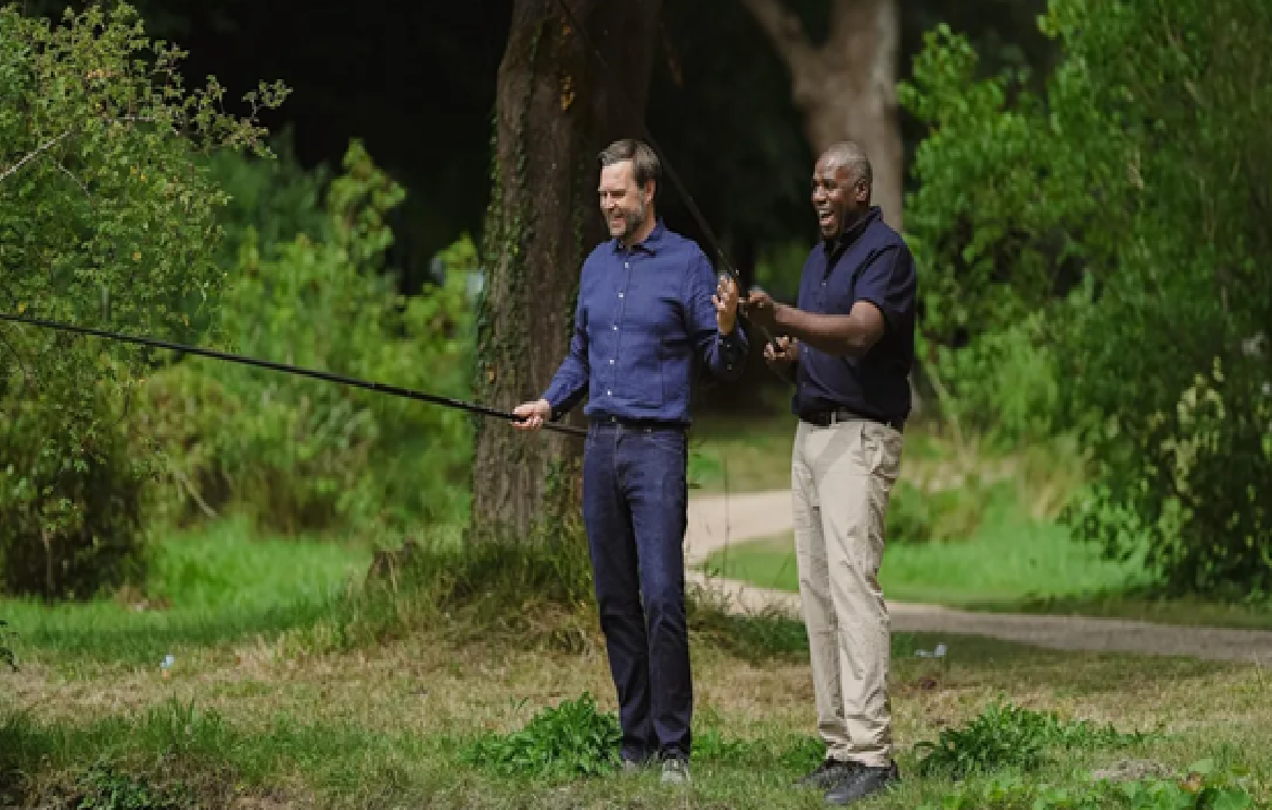 معاقبة وزير خارجية بريطانيا لعدم حصوله على رخصة صيد الأسماك