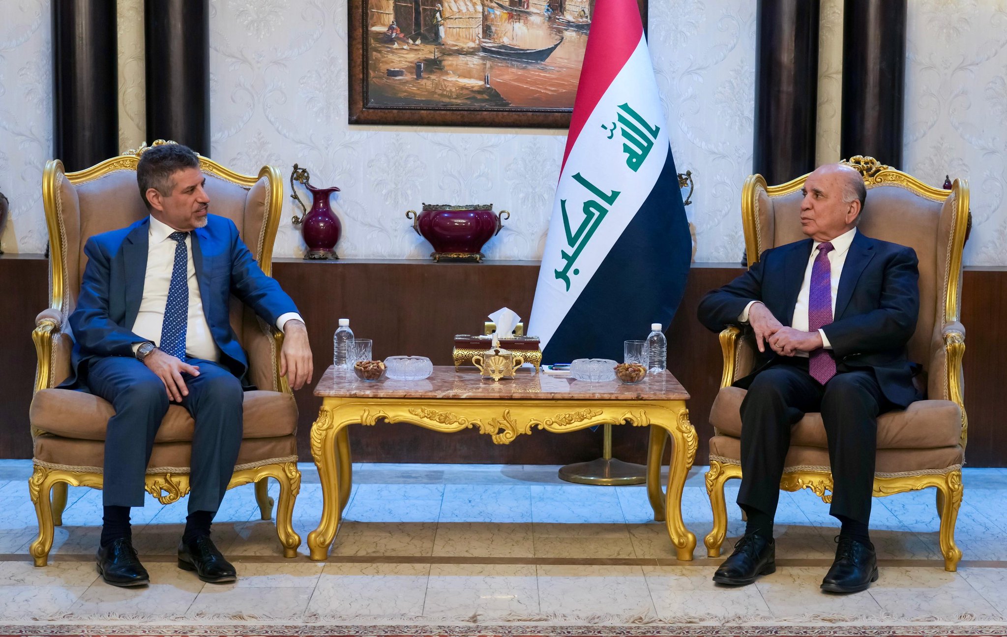 وزير الخارجية والقائم بأعمال السفارة الأمريكية يبحثان الملف النفطي