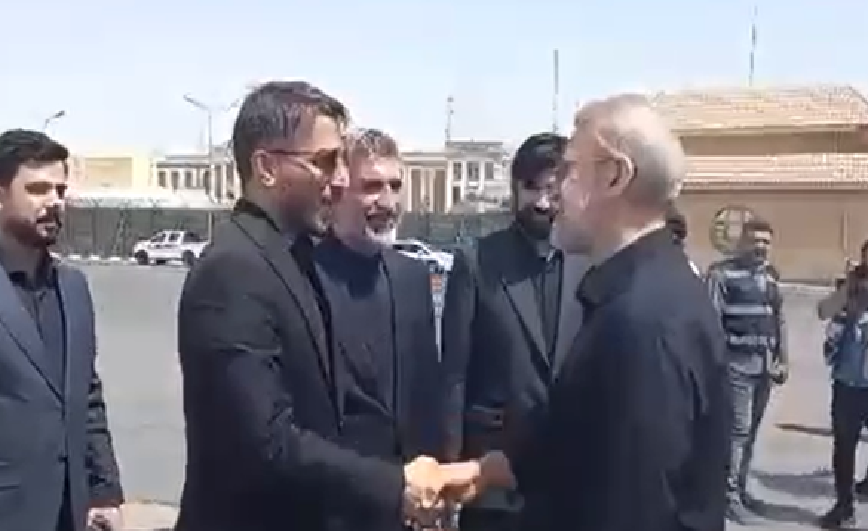 لاريجاني يشكر شيعة العراق على غسل أقدام الزوار الإيرانيين ومسح أحذيتهم