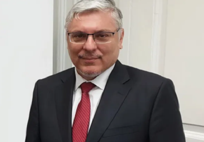 مصدر دبلوماسي:(جعفر الصدر) سفير العراق في قطر بناءً على طلبه