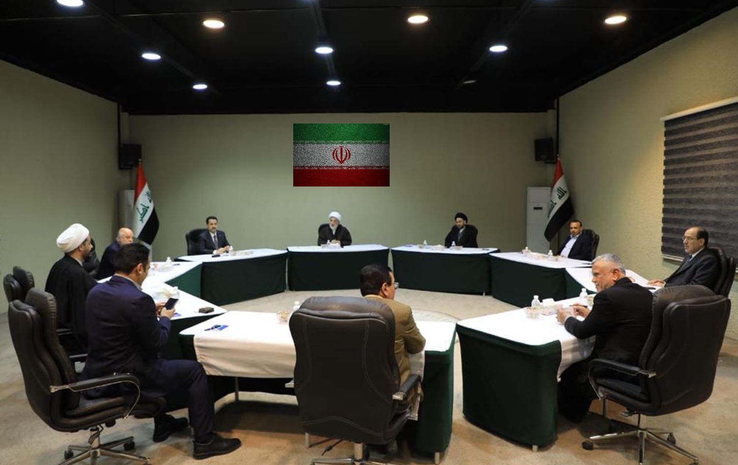 ساسة وملالي: صناعة الخوف ونهب الدولة