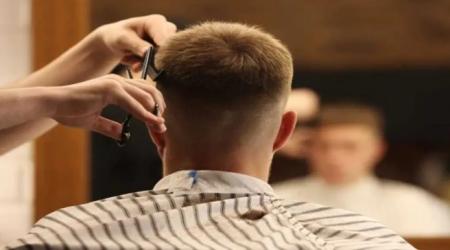 حلاق ينقذ حياة زبونه