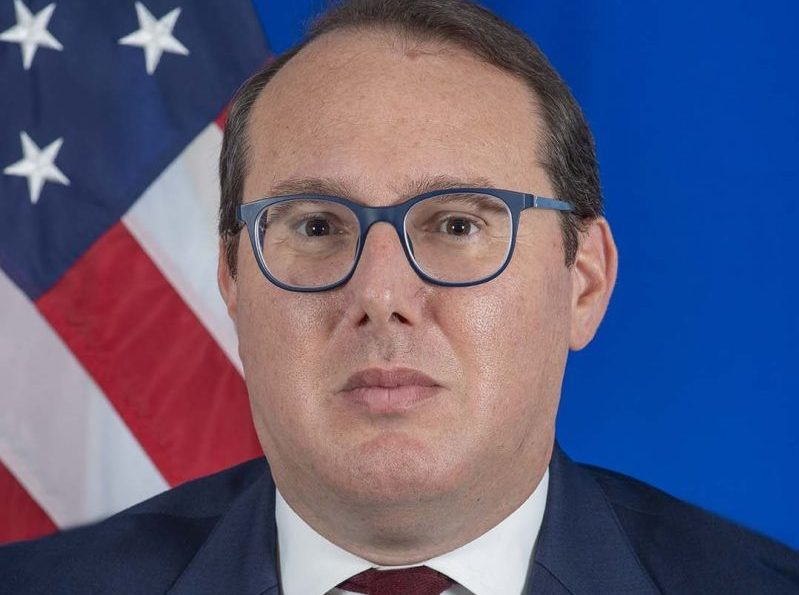 القائم بأعمال السفارة الأمريكية الجديد يباشر بعمله