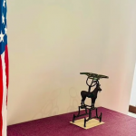 السفارة الأمريكية تعلن إعادة “تمثال الوعل “للعراق