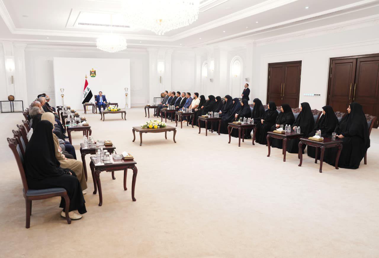 السوداني يوجه بصرف فروقات رواتب قتلى الحشد الشعبي و”تدقيق”مستحقات الجيش السابق