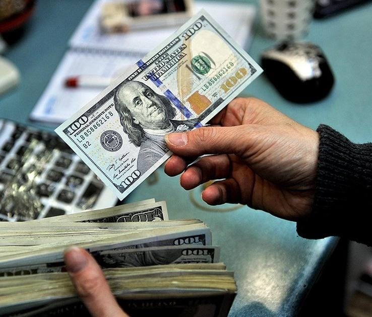 اليوم.. انخفاض في أسعار صرف الدولار