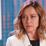 ميلوني:قد أقتل أحداً إذا أقلعت عن التدخين