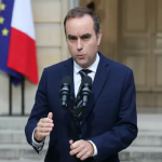 الحكومة الفرنسية الخامسة تسقط خلال (14)ساعة بسبب الانقسامات في البرلمان